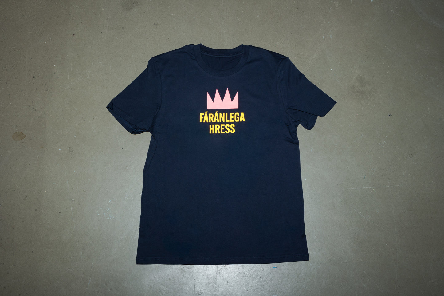 Fáránlega hress stuttermabolur