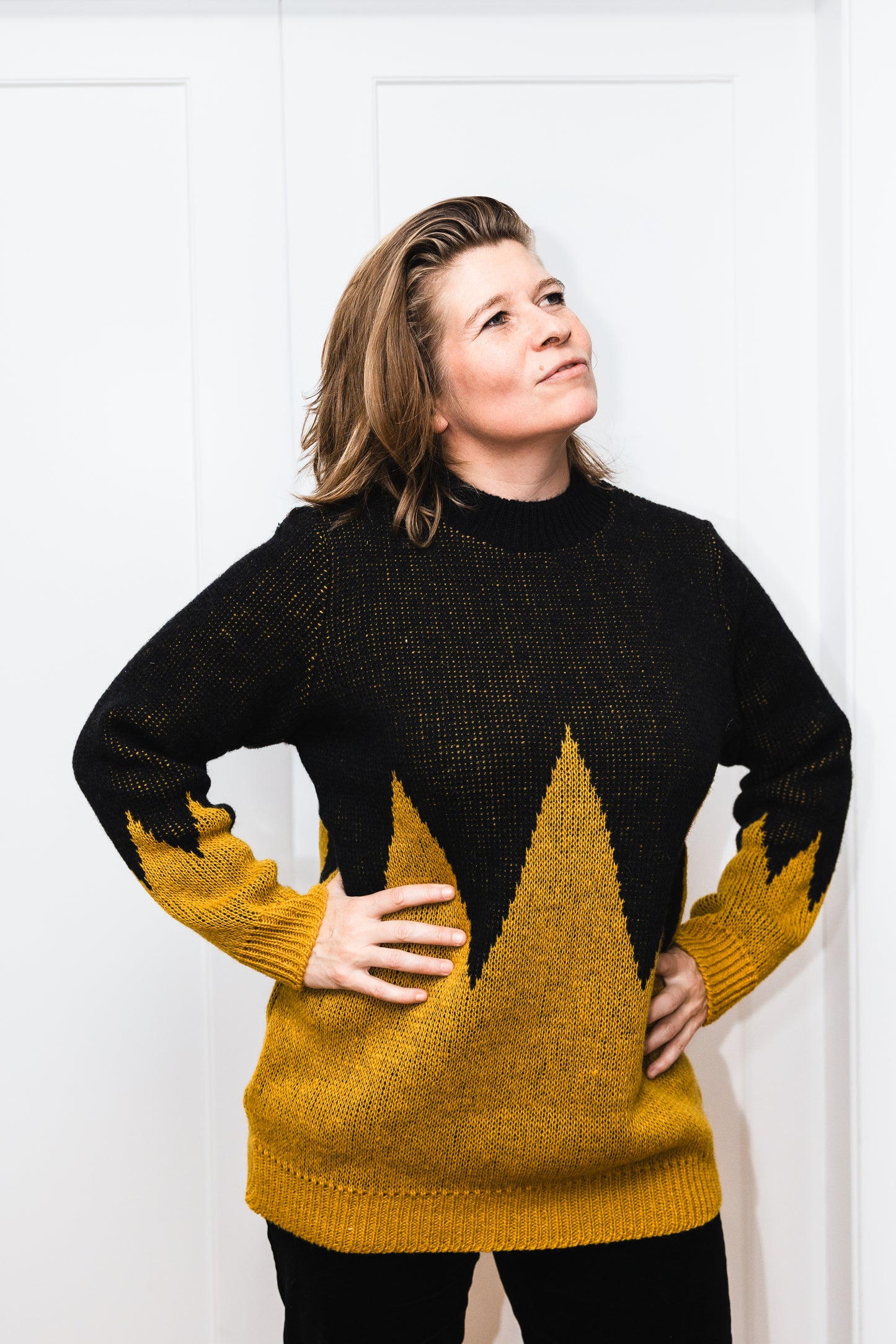 Haustpeysa - vélprjónuð - svört og gul