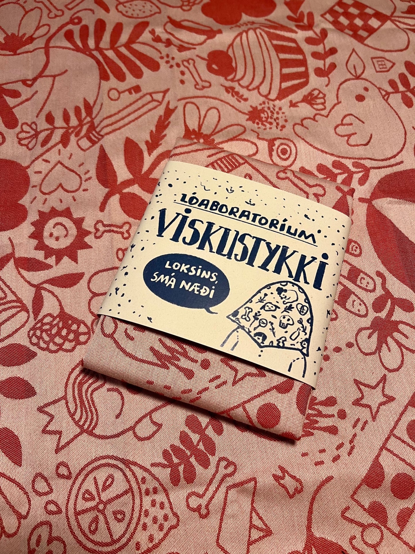 Viskustykki eftir Lóu Hjálmtýsdóttur - rauð